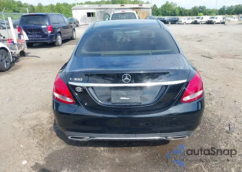 2018 Mercedes-Benz C 300 z USA, uszkodzony, nr VIN WDDWF4JB7JR418588